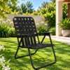 Sillón negro en jardín soleado - Cortinería Confort Rosario